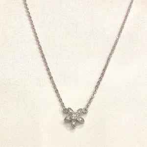 Flower pendant silver necklace
